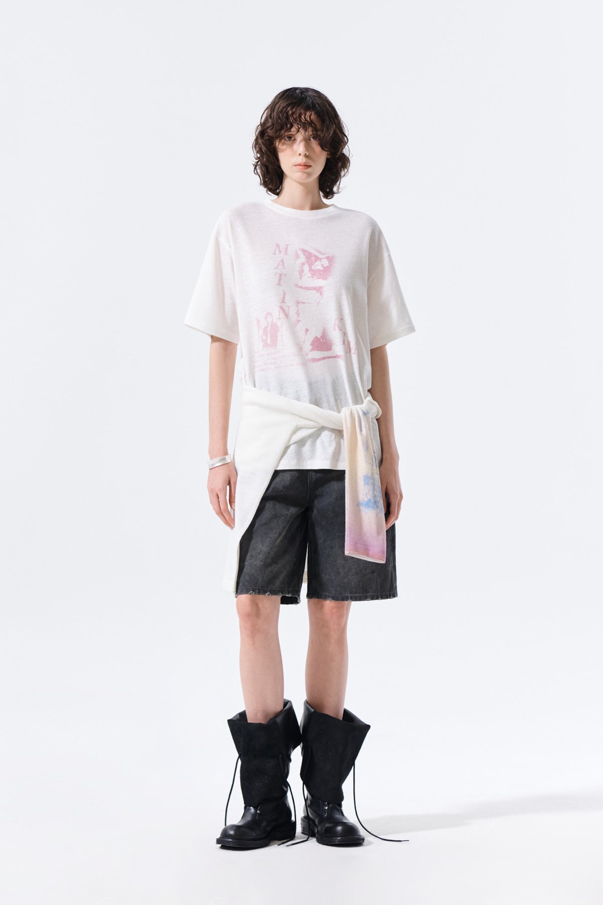 MATIN KIM PORTRAIT GRAFFITI LOGO TOP IN WHITE