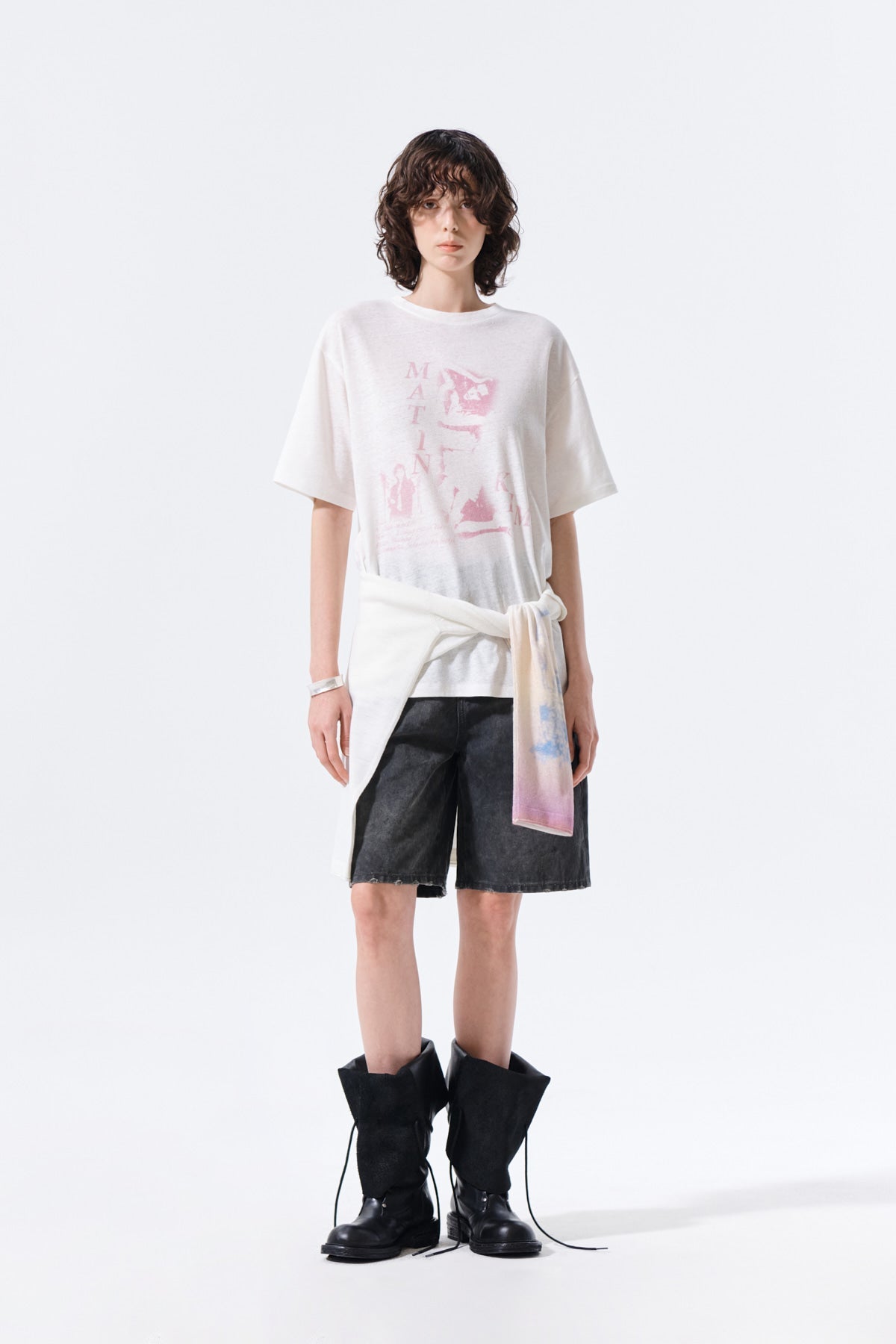 MATIN KIM PORTRAIT GRAFFITI LOGO TOP IN WHITE