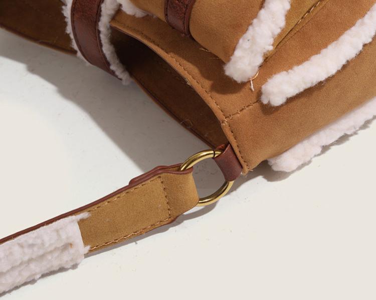 Retro versatile shoulder plush bag