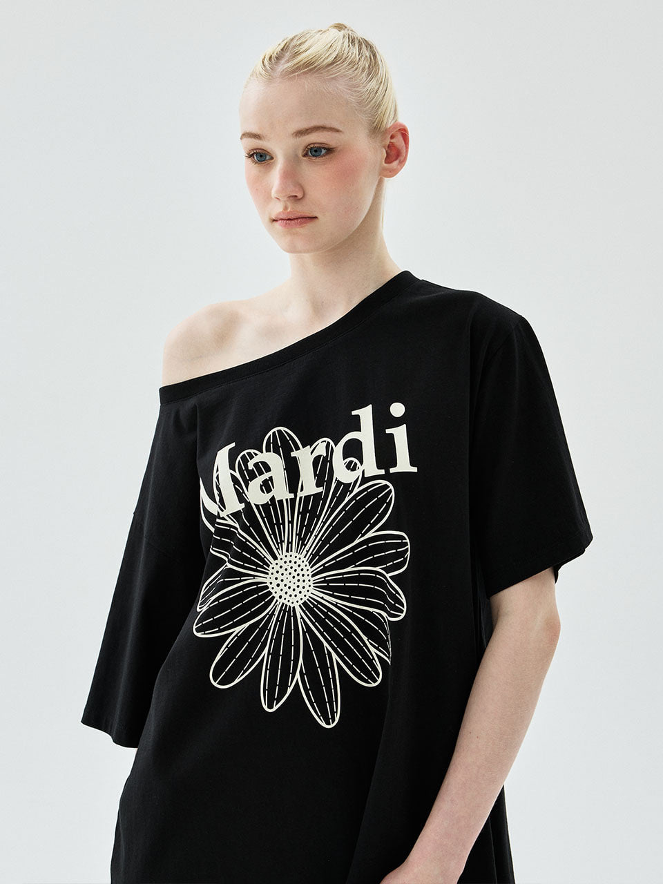 MARDI OVERSIZED TSHIRT OFF SHOULDER FLOWERMARDI_BLACK IVORY