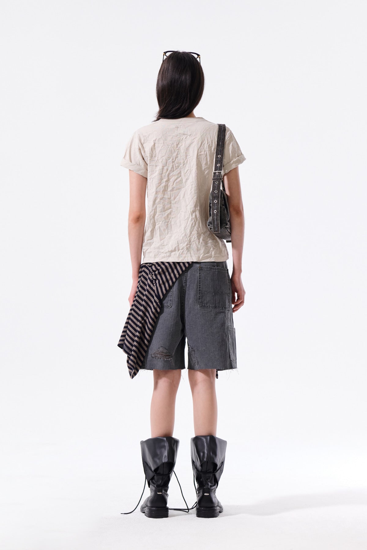 MATIN KIM LETTERING GRAFFITI CREASE TOP IN BEIGE