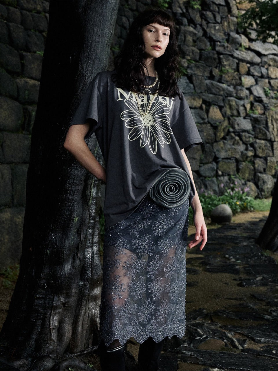 【IN STOCK】MARDI UNISEX TSHIRT FLOWERMARDI_CHARCOAL IVORY